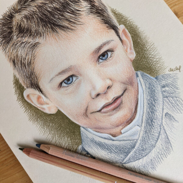 Je dessine pour vous un portrait d'enfant d'après photo aux crayons de couleur